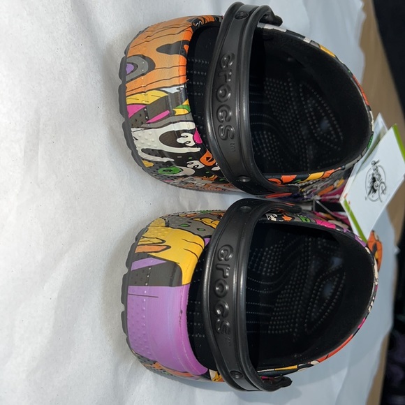 M8/W10 DISNEY CROCS Mickey and Minnie Halloween Shoes - Picture 7 of 14